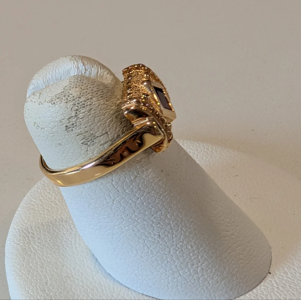 14k Gold Garnet Etruscan Style Ring - sz. 3.5 - Picture 6 of 12